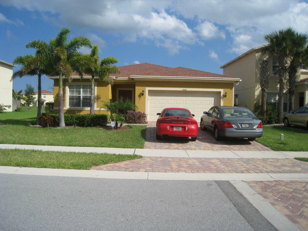 Property Photo: 868 Fieldstone Way FL 33413