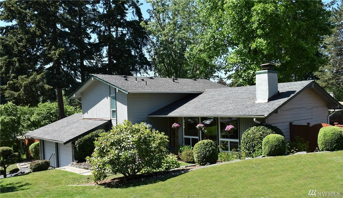 Property Photo:  16704 NE 21st St  WA 98008 