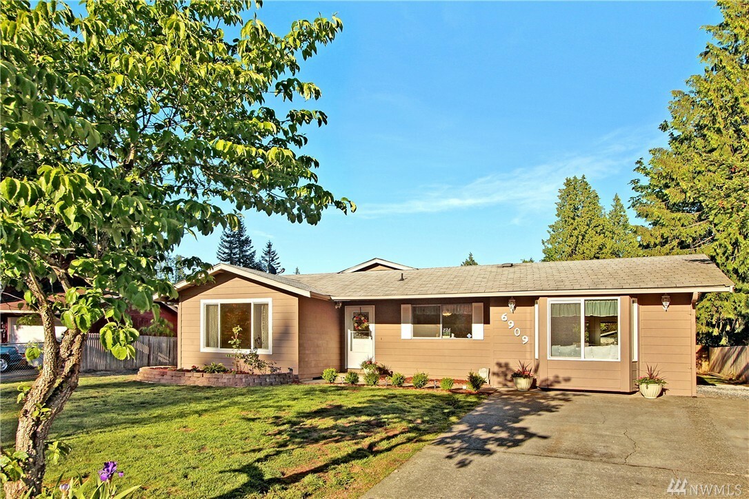 Property Photo:  6909 20th Dr NE  WA 98271 