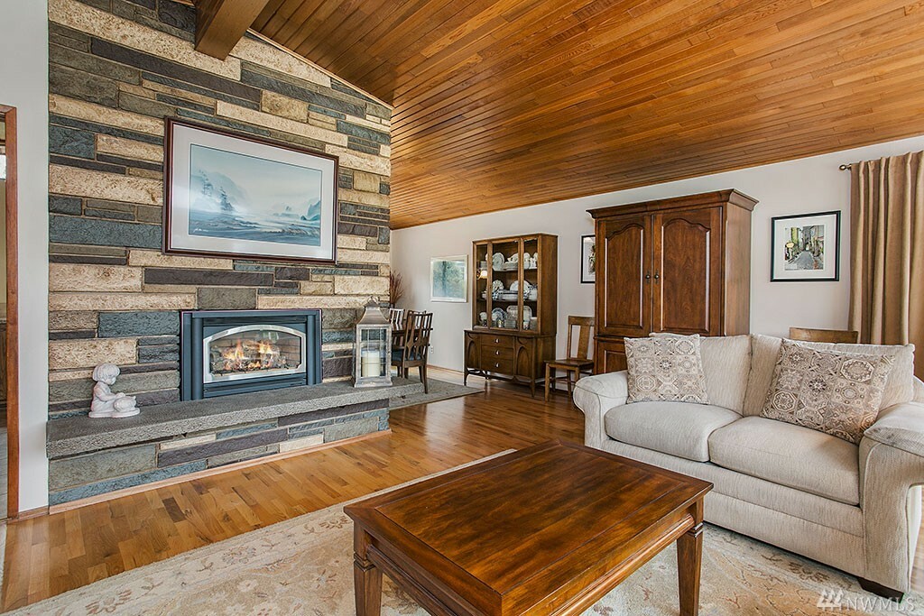 Property Photo: 7414 180th St SW WA 98026