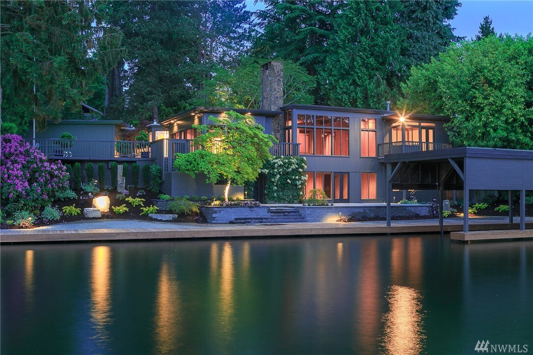 Property Photo: 3121 Hunts Point Circle WA 98004