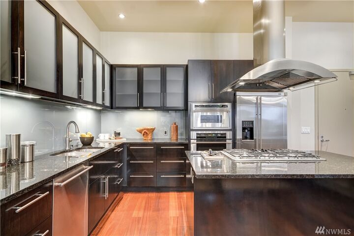 Property Photo:  900  Lenora Street 1204  WA 98121 