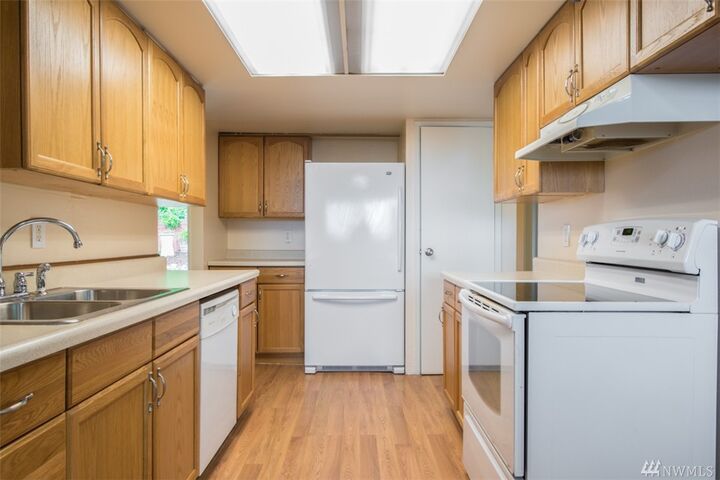 Property Photo: 923 87th Avenue NE WA 98258