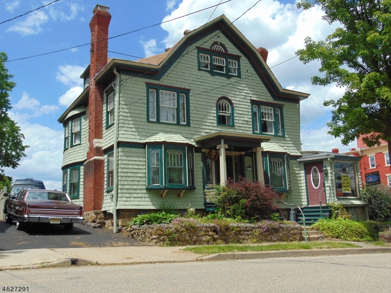 Property Photo:  107 W Moore St  NJ 07840 