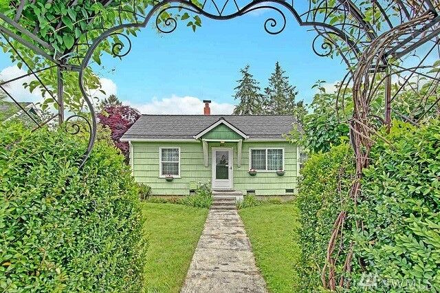 Property Photo:  803 Baird Avenue  WA 98290 