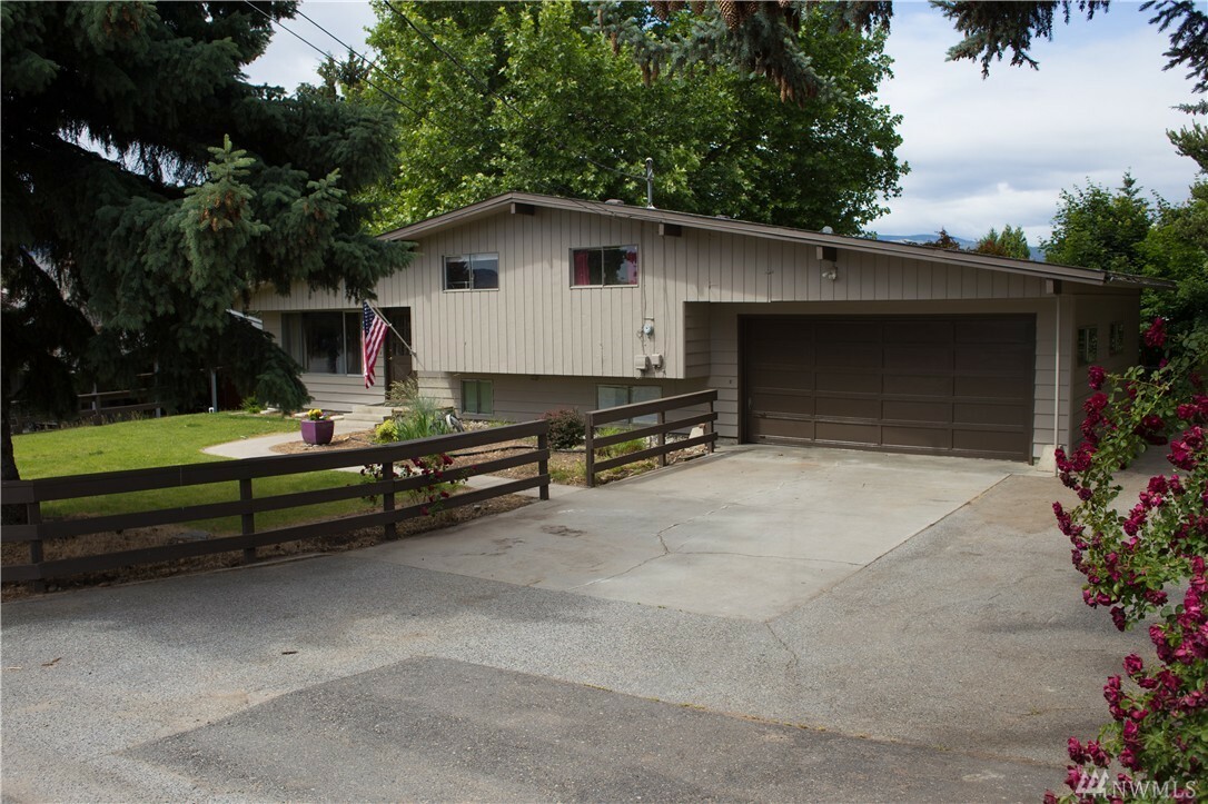 Property Photo:  506 N Mason Ave  WA 98802 