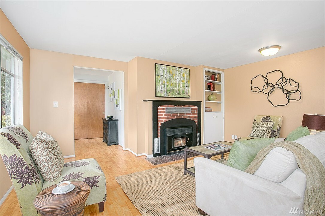 Property Photo: 6456 Marshall Ave SW WA 98136