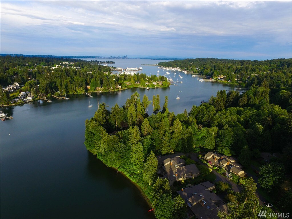 Property Photo: 1810 Eagle Harbor Lane NE WA 98110