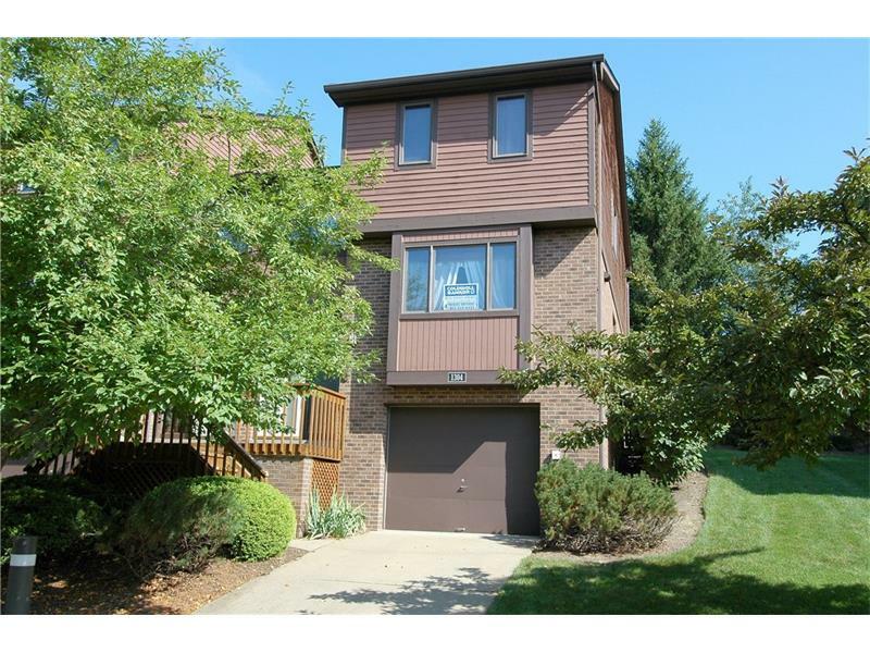 Property Photo: 1304 Forest Edge Ct PA 15090