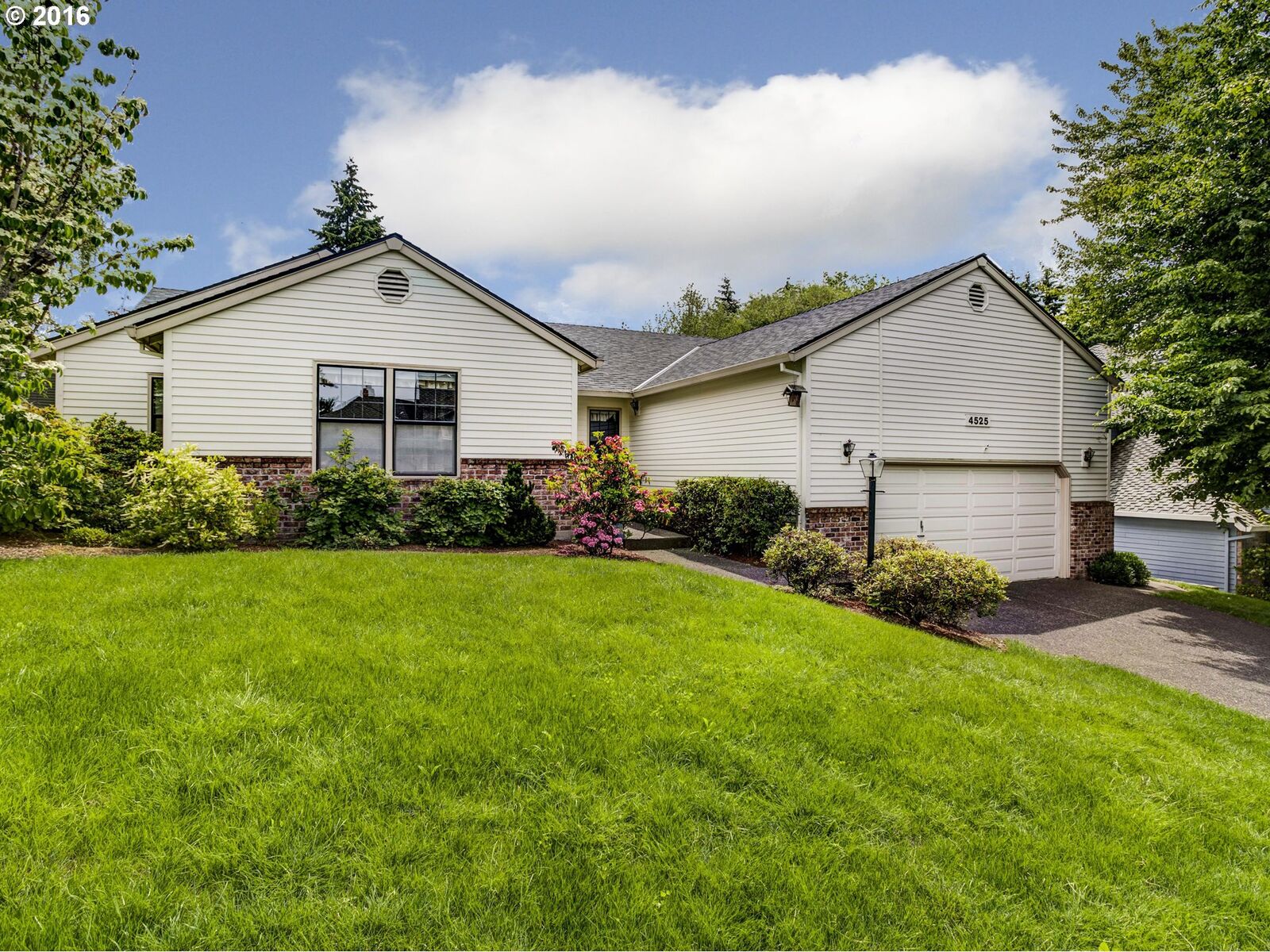 Property Photo: 4525 NW Kahneeta Dr OR 97229