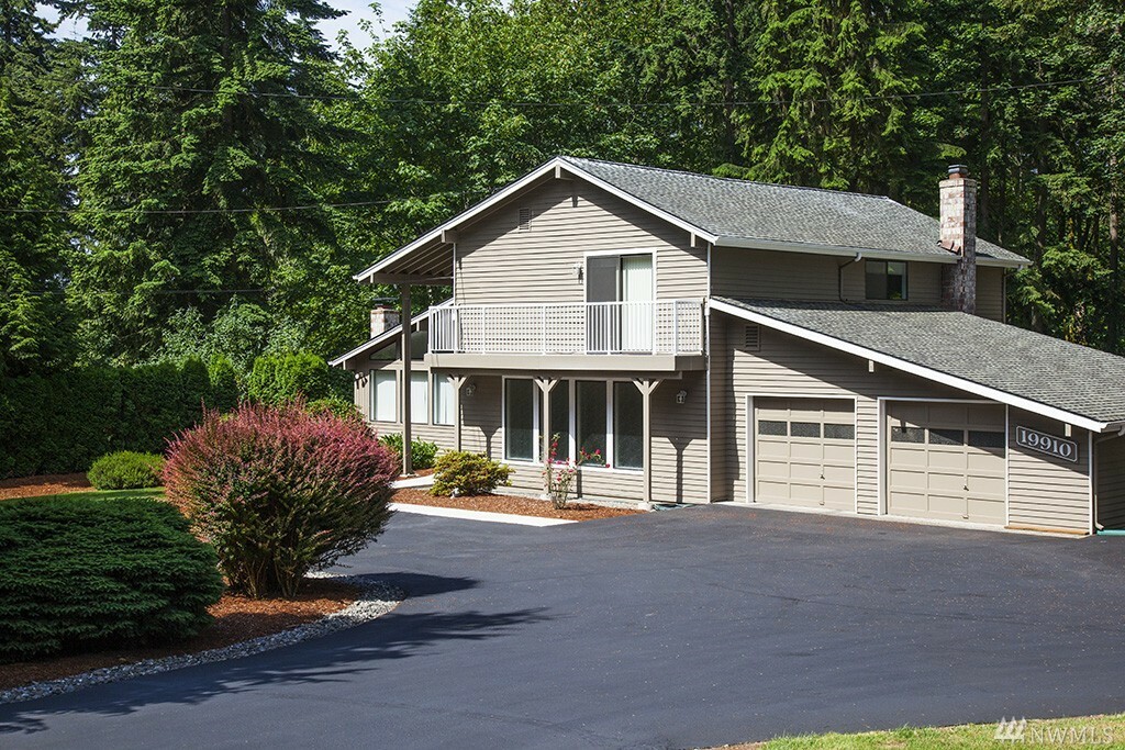 Property Photo:  19910 78th Ave SE  WA 98296 