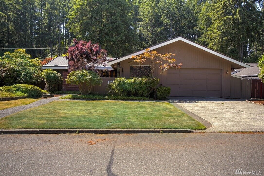 Property Photo:  1080 Daniels Dr  WA 98466 