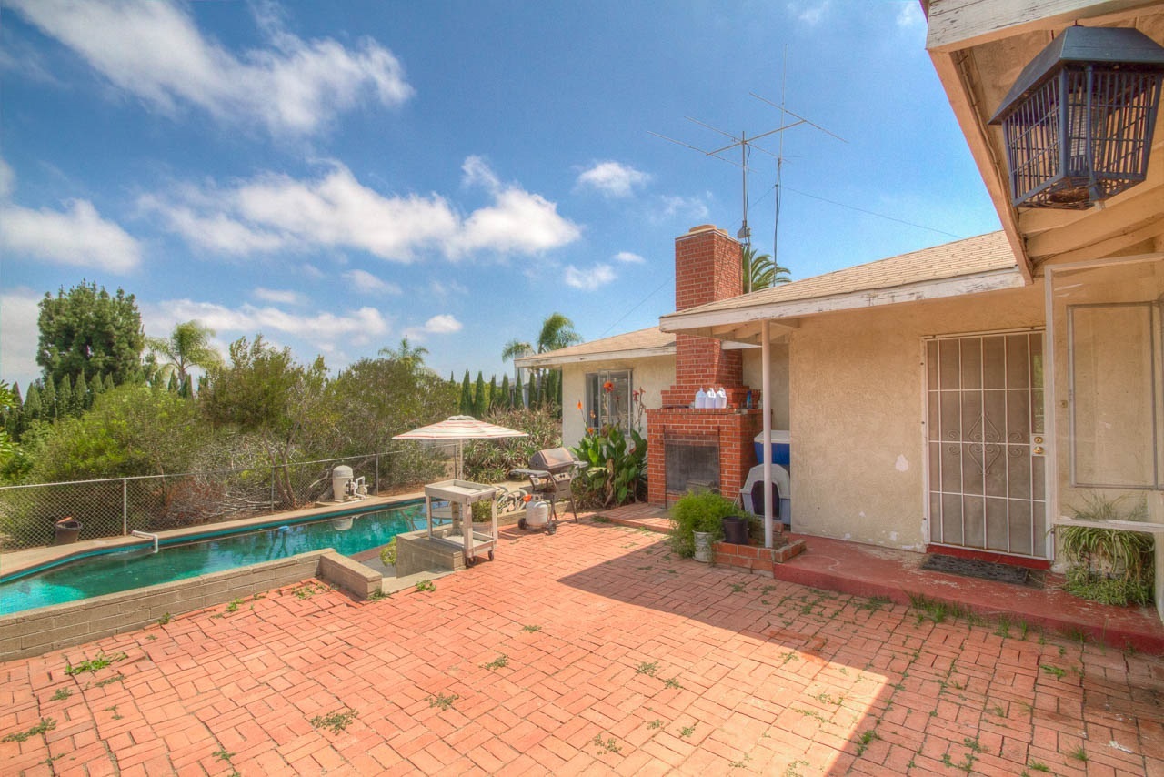 Property Photo: 2169 Alta Vista CA 92084