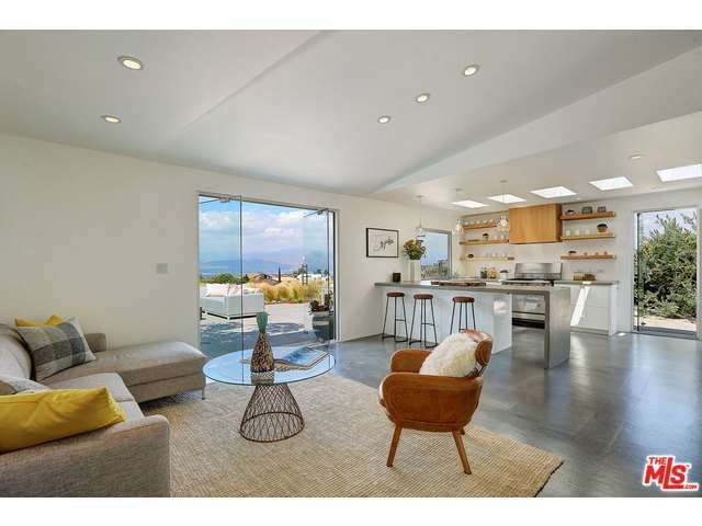 Property Photo: 8271 Skyline Dr CA 90046