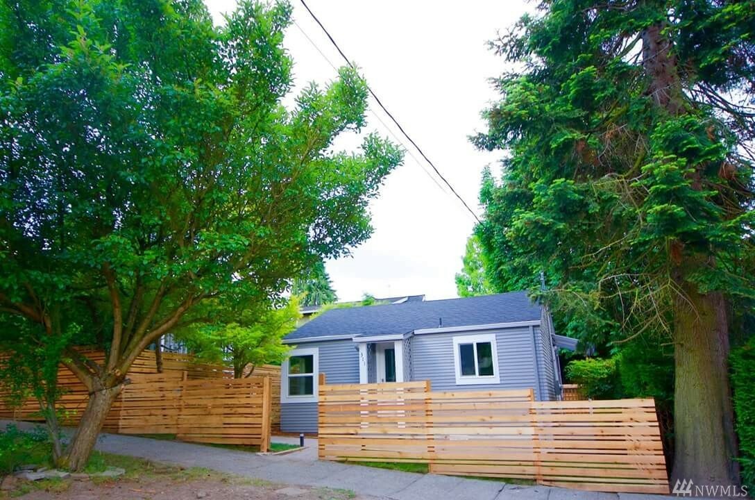 Property Photo:  311 N 42nd St  WA 98103 