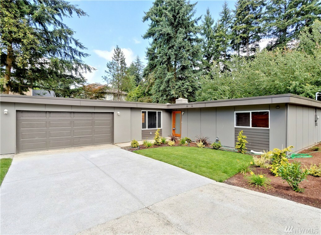 Property Photo:  13124 NE 73rd St  WA 98033 