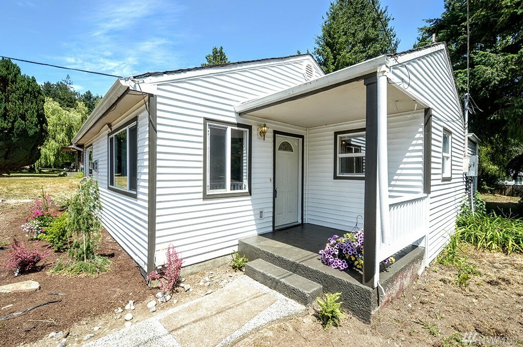 Property Photo:  16334 27th Ave NE  WA 98155 