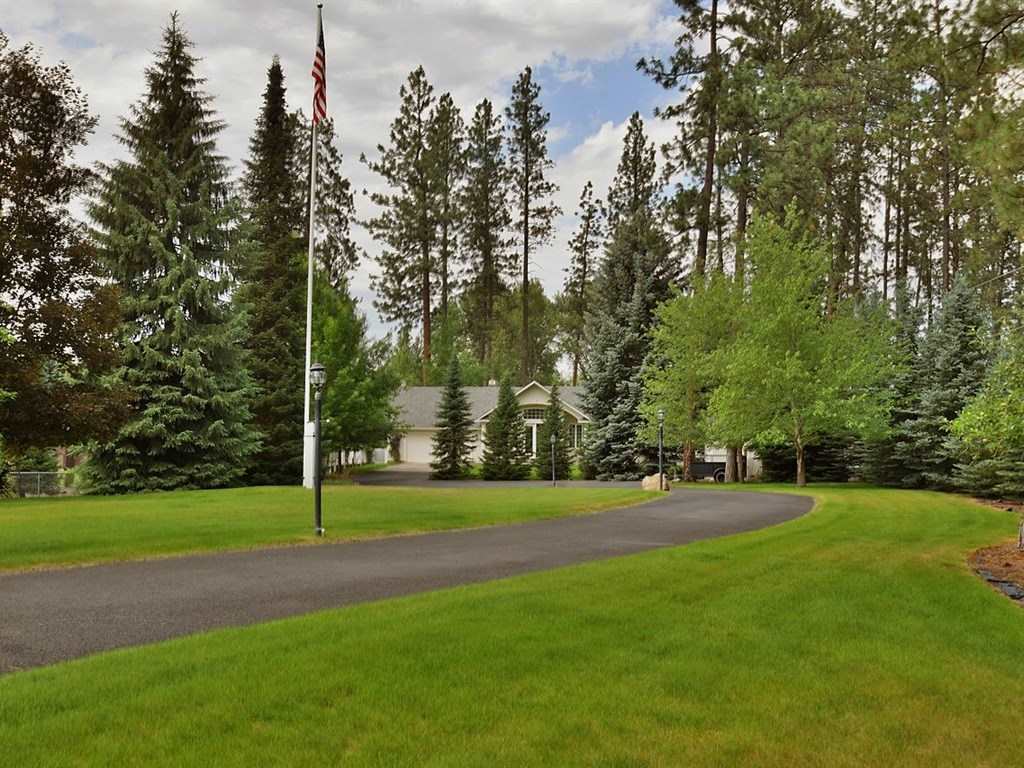 Property Photo:  1321 E Greenleaf Dr  WA 99208 