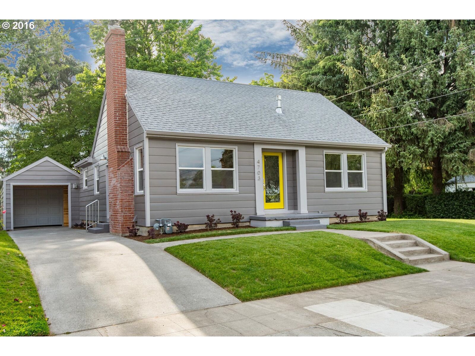 Property Photo:  4703 SE 35th Ave  OR 97202 
