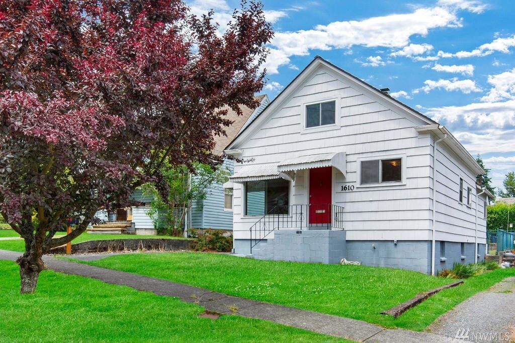 Property Photo:  1610  Gregory Way  WA 98337 