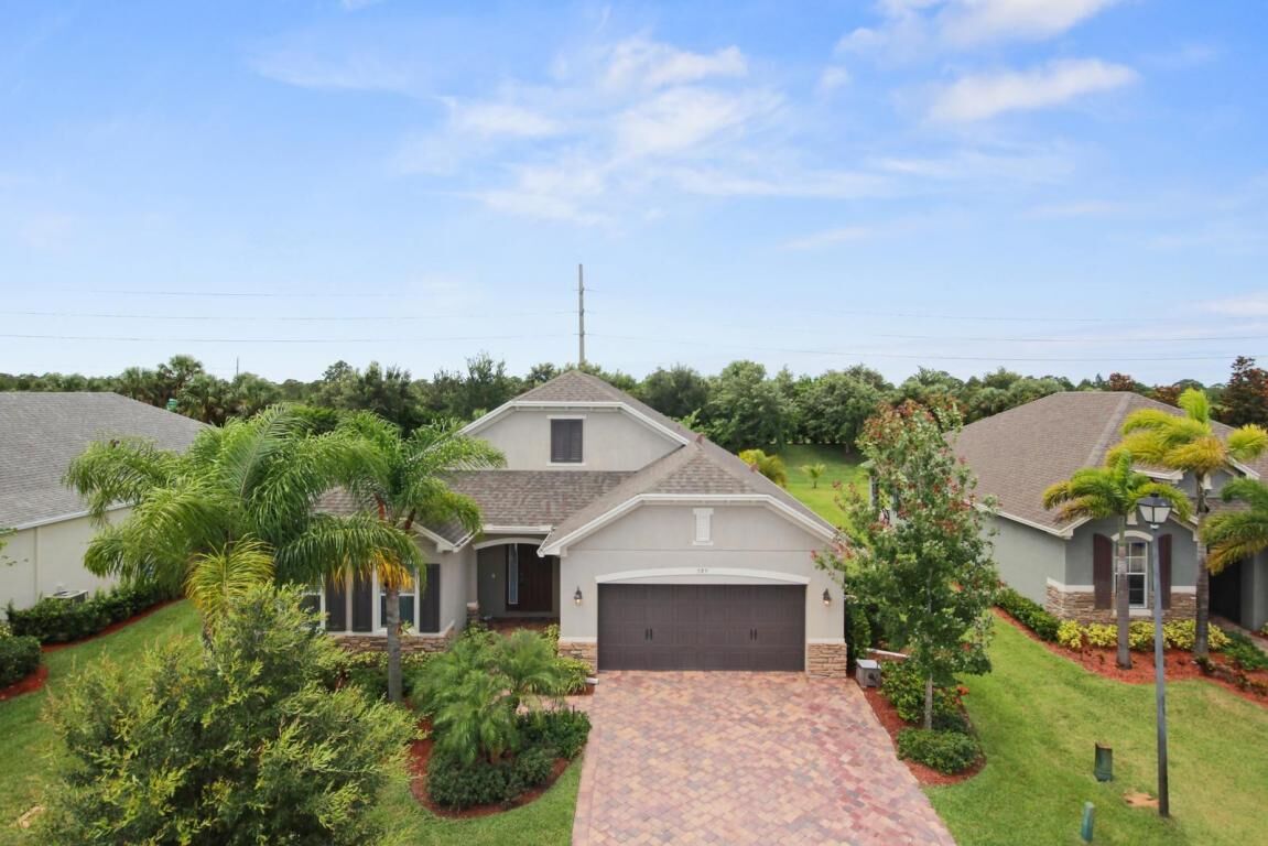 Property Photo:  589 SW Sun Circle  FL 34990 