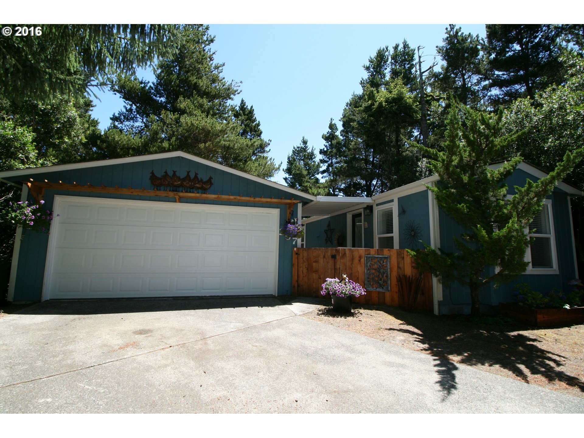 Property Photo:  1600 Rhododendron Dr 297  OR 97439 