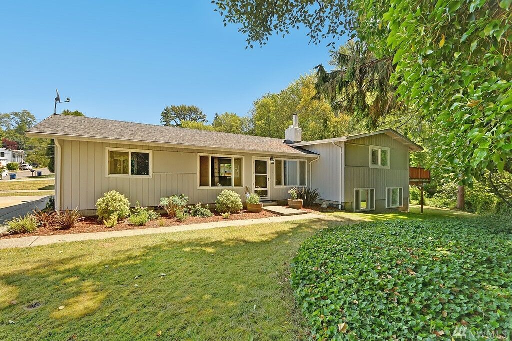 Property Photo: 1647 S 246th Place WA 98198