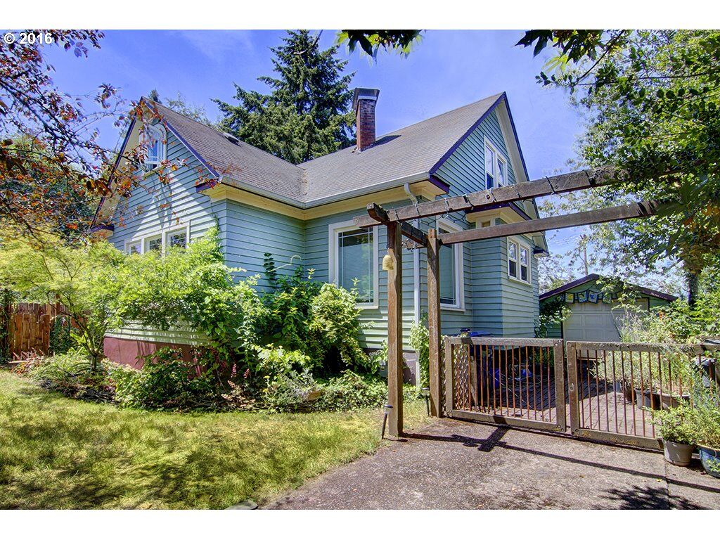 Property Photo: 1528 Jefferson St OR 97402