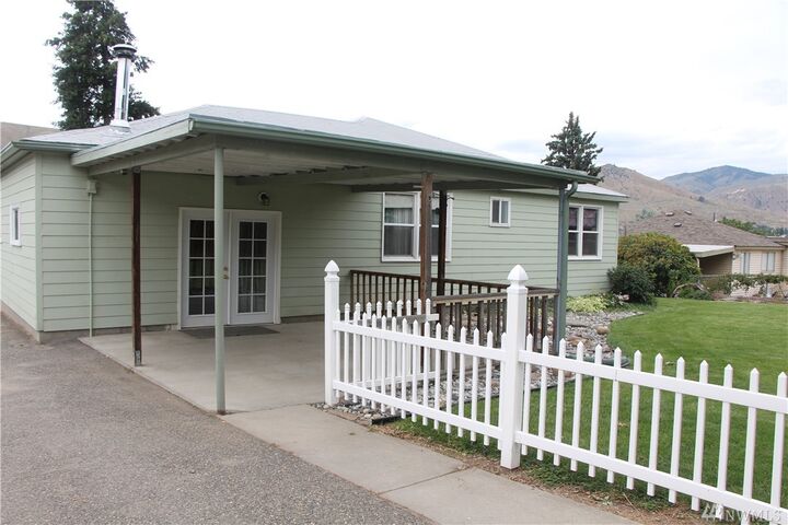 Property Photo:  225 SE 1st St  WA 98802 