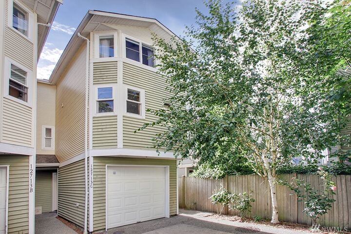 12713 Greenwood Ave N C  Seattle WA 98133 photo