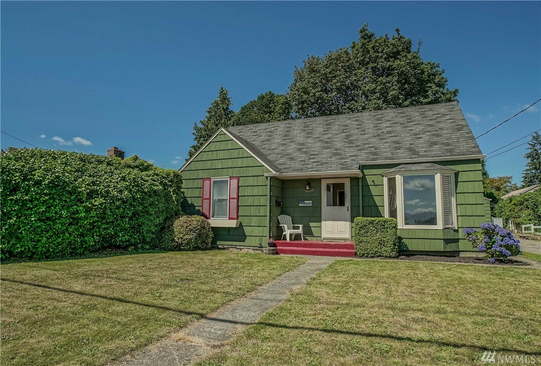 Property Photo: 12227 79th Ave S WA 98178
