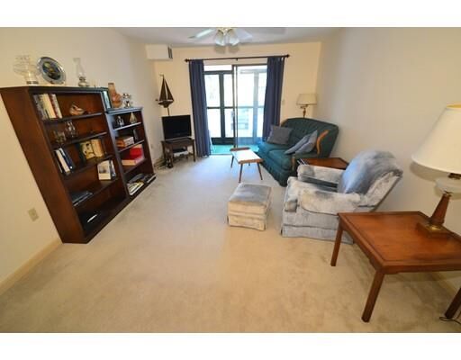 Property Photo:  5 Greenbriar Drive 304  MA 01864 