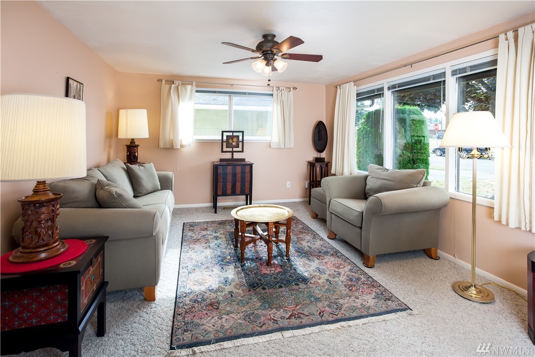 Property Photo: 1504 40th St WA 98221