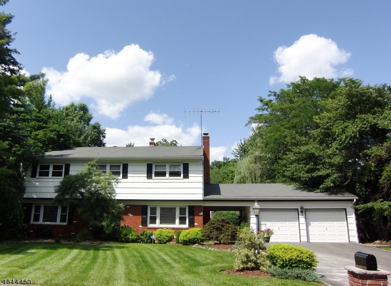 Property Photo:  4 Ambler Way  NJ 07054 