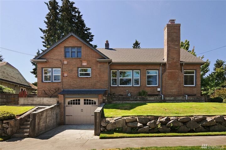 Property Photo: 2516 24th Ave E WA 98112