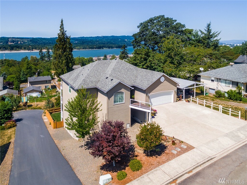 Property Photo:  417 S Third Place  WA 98625 