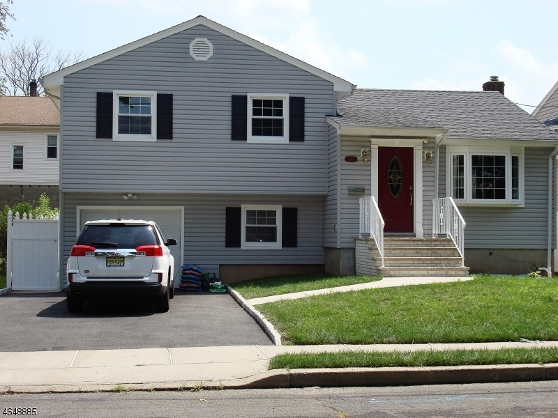 Property Photo:  367 Roseland Pl  NJ 07083 