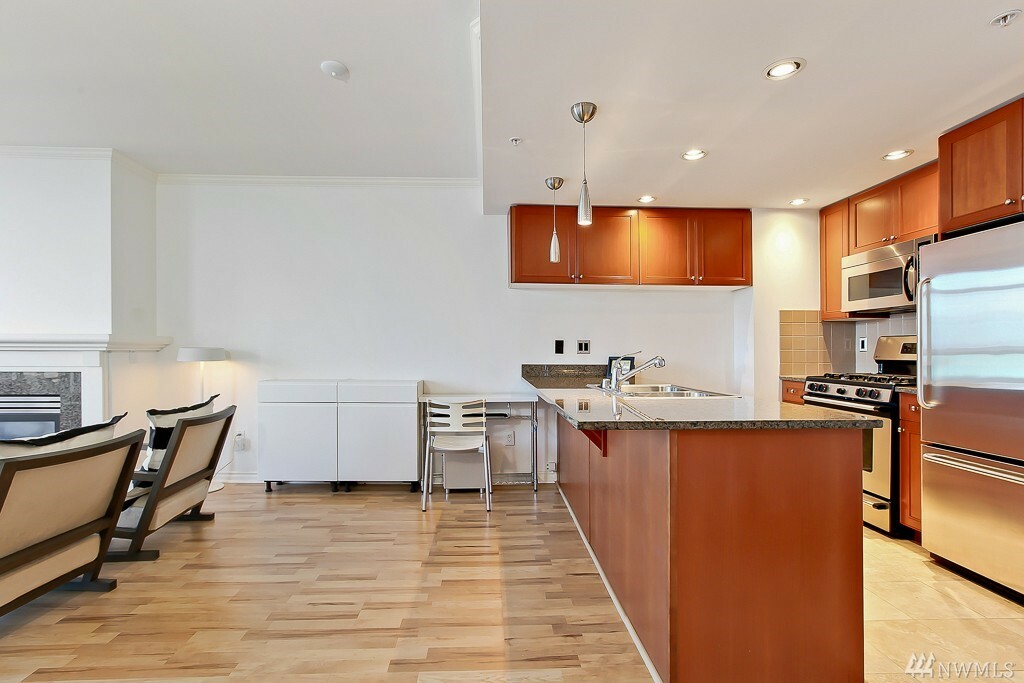 Property Photo:  1420 Terry Ave 802  WA 98101 