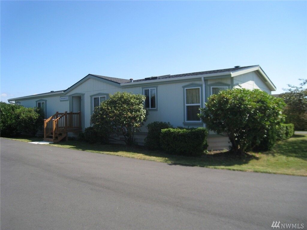 Property Photo: 1625 Main St 7 WA 98248