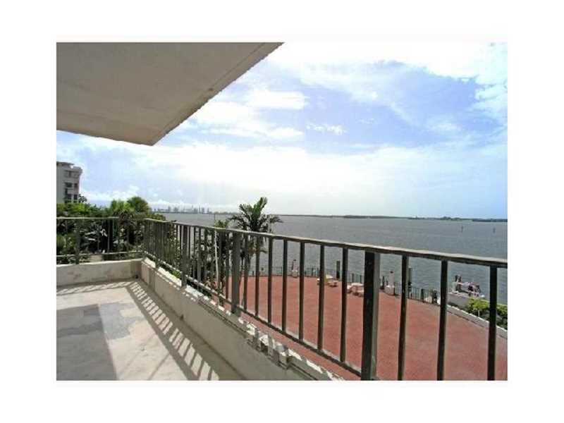 Property Photo:  200 SE 15 Rd 4D  FL 33129 