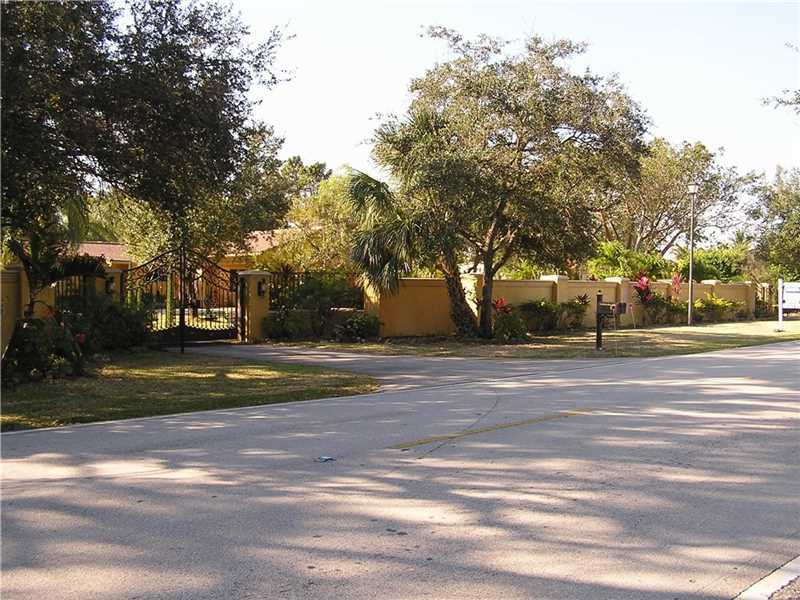 Property Photo: 9450 SW 104 St FL 33176