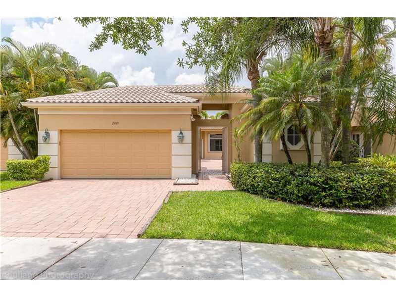 Property Photo: 2489 Bay Isle Dr FL 33327