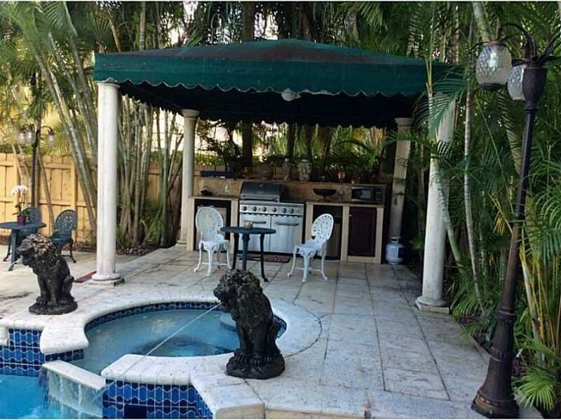 Property Photo:  16330 NW 84 Ct  FL 33016 