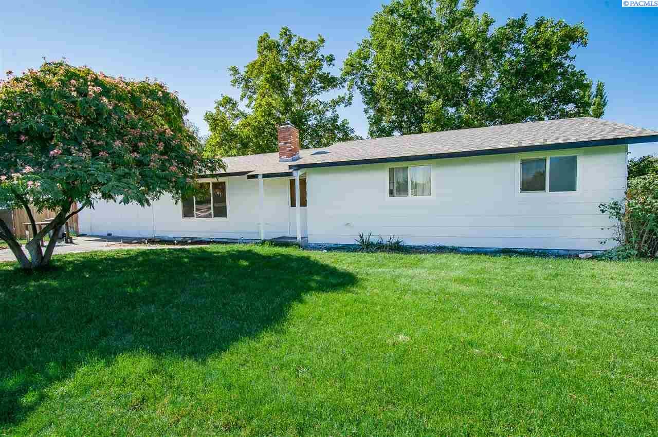 Property Photo:  218405 E 59th Ave  WA 99337 