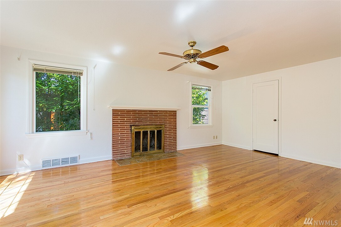 Property Photo: 6816 37th Ave NE WA 98115