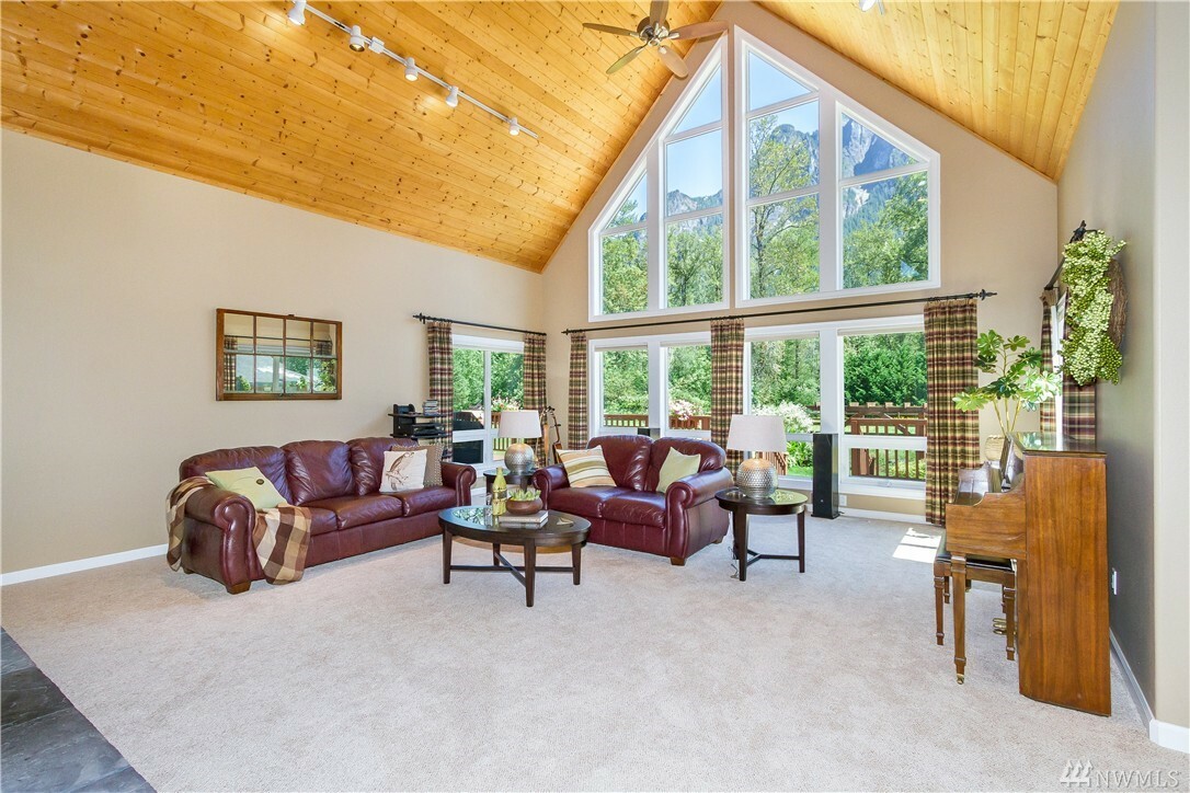 Property Photo: 42612 SE 102nd St WA 98045
