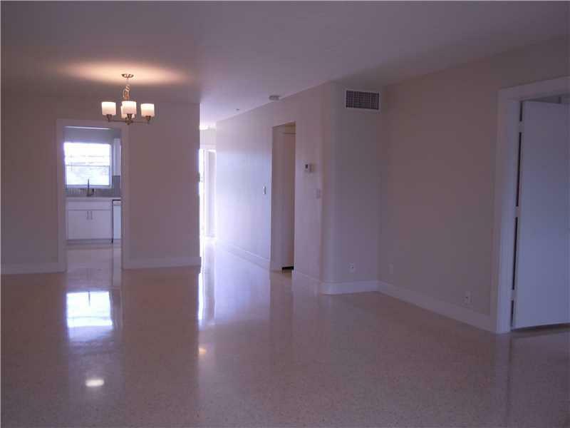 Property Photo:  2190 NE 51 Ct 304  FL 33308 