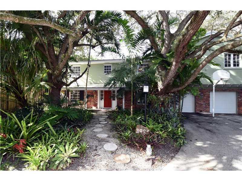 Property Photo:  3931 Park Ave  FL 33133 