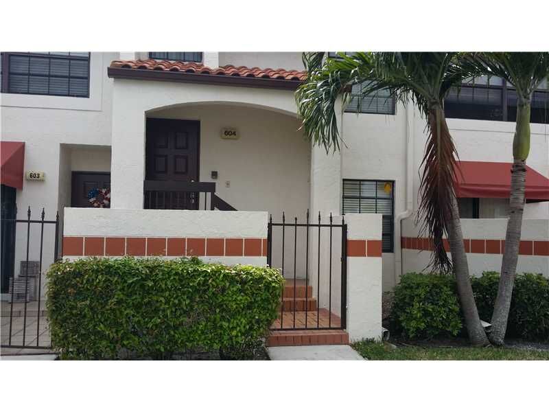 Property Photo:  604 Lincoln Ct 604  FL 33442 