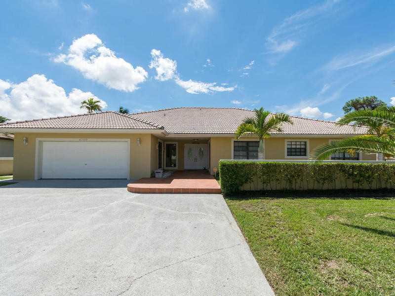 Property Photo: 6760 N Augusta Dr FL 33015